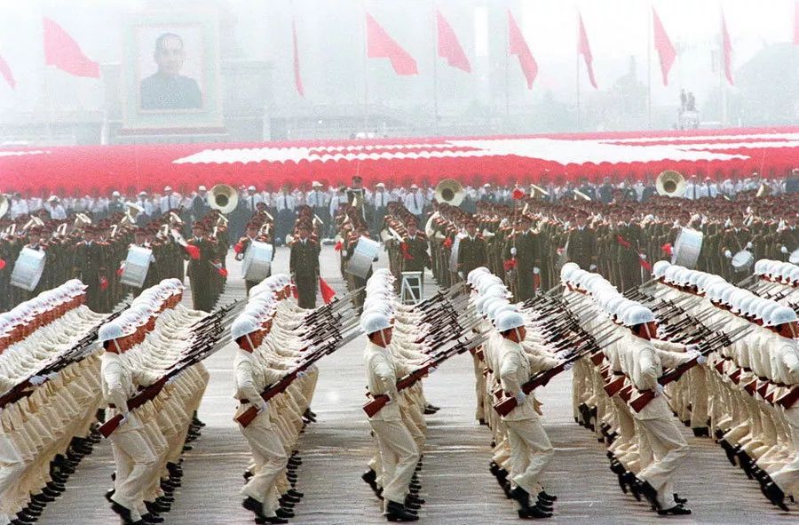 中國閱兵史上的霸氣瞬間，回顧1984年的閱兵盛況，中國閱兵史上的霸氣瞬間，回顧1984年閱兵盛況的震撼瞬間
