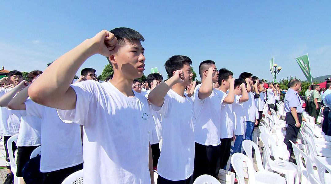 兵役登記證上大學(xué)一定要嗎？詳解兵役登記與大學(xué)入學(xué)要求，關(guān)于兵役登記證與大學(xué)入學(xué)要求的詳解，是否上大學(xué)必須持有兵役登記證？