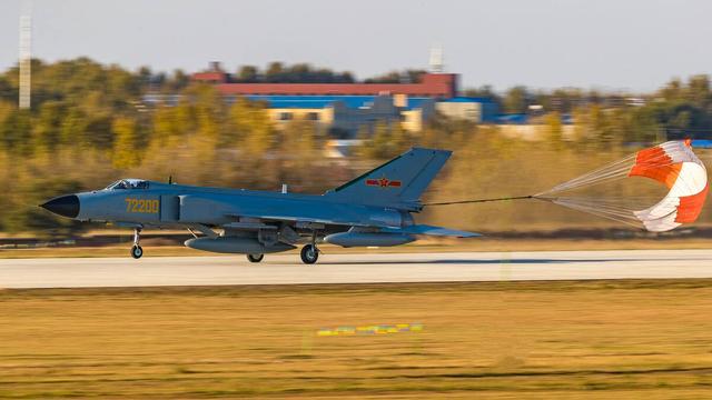 關于2022年殲-7還有多少架的探討，探討，殲-7戰(zhàn)機在2022年的數(shù)量概況