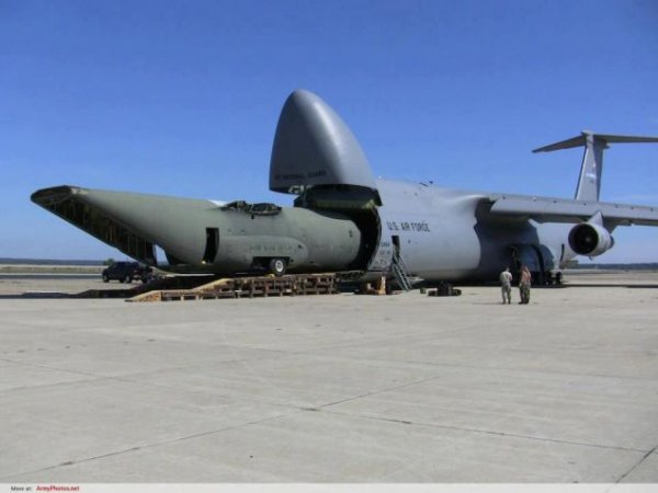 大力神運輸機圖片，探索航空巨無霸的魅力，航空巨無霸，大力神運輸機圖片探索其魅力