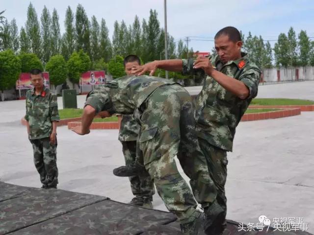 當(dāng)兵可以談戀愛嗎？——深度解析軍營戀愛現(xiàn)象，軍營戀愛現(xiàn)象，解析士兵能否談戀愛的多維度視角