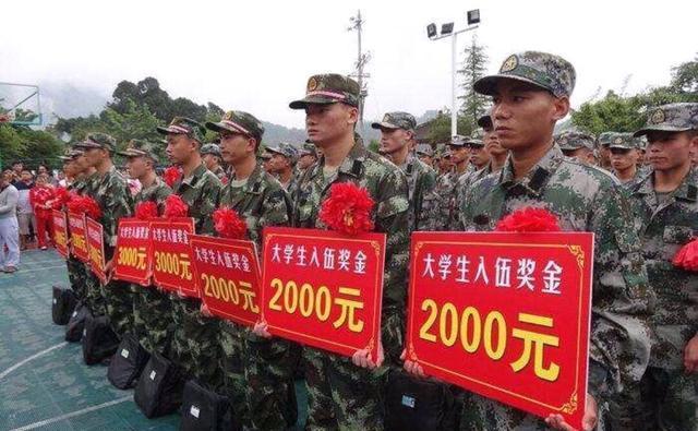 大學(xué)生如何參軍，一條充滿榮耀與成長的道路，大學(xué)生參軍之路，榮耀與成長的交織
