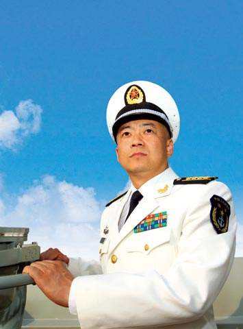 遼寧艦現(xiàn)任艦長(zhǎng)——中國(guó)海軍力量的新標(biāo)桿，遼寧艦現(xiàn)任艦長(zhǎng)，中國(guó)海軍力量的新典范