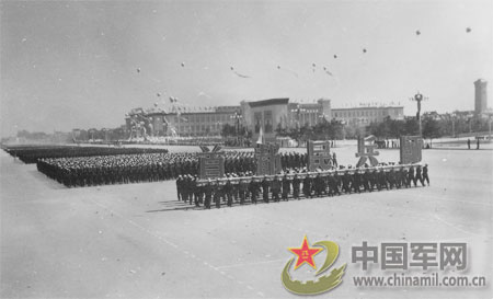 重溫歷史瞬間，探索1959年國(guó)慶閱兵視頻，重溫歷史瞬間，探索經(jīng)典，回顧1959年國(guó)慶閱兵盛況