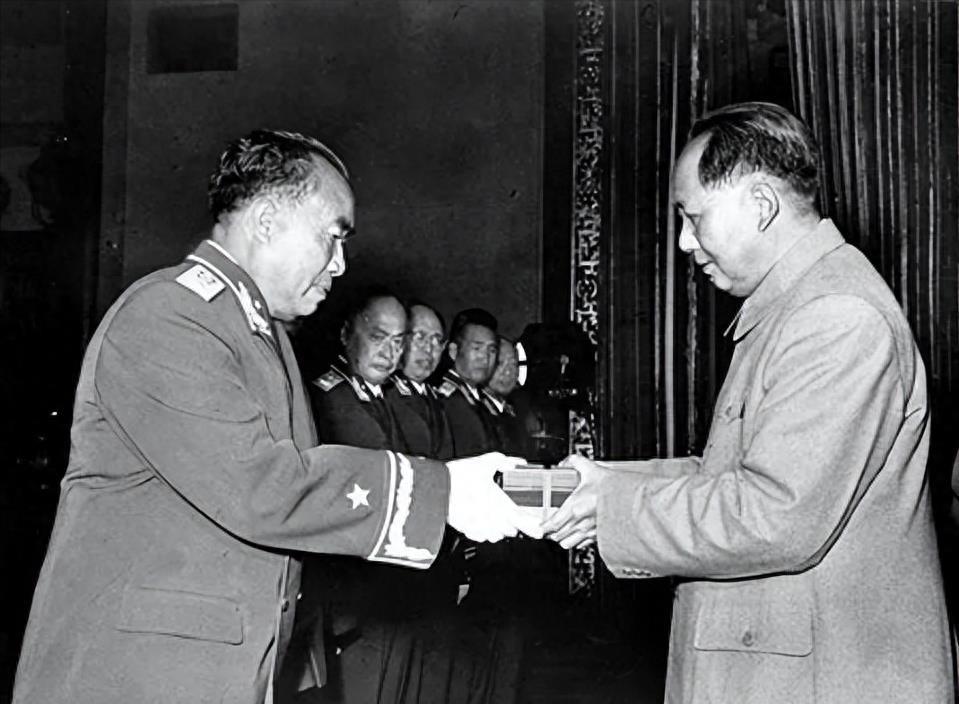 井岡山艦是什么級(jí)別的軍事力量？全面解讀中國(guó)海軍新銳艦艇，全面解讀中國(guó)海軍新銳艦艇，井岡山艦的軍事級(jí)別與實(shí)力分析