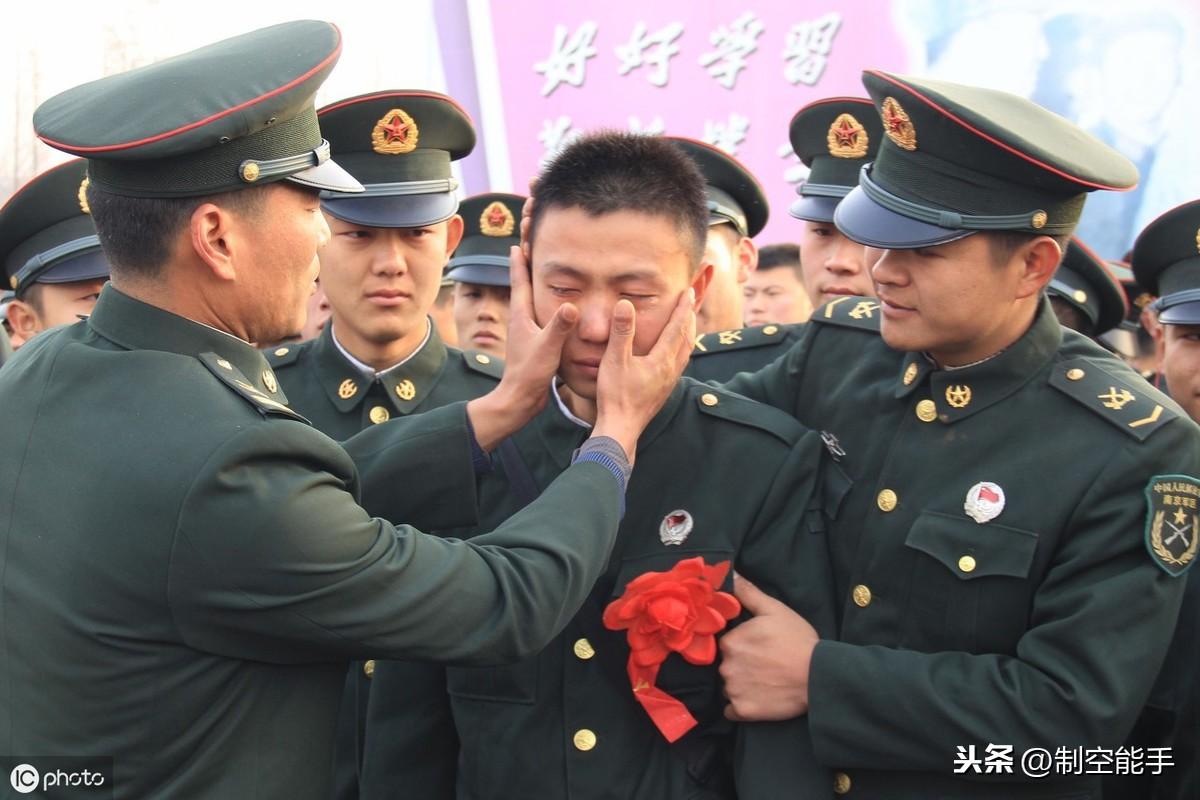 空軍義務(wù)兵在軍隊(duì)中的職責(zé)與角色，探尋空軍義務(wù)兵的主要任務(wù)，空軍義務(wù)兵職責(zé)與角色探究，主要任務(wù)解析