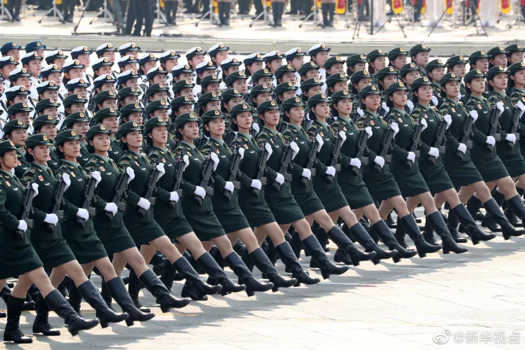 國慶閱兵女兵方隊視頻，展現(xiàn)新時代巾幗英雄風采，國慶閱兵女兵方隊視頻，展現(xiàn)新時代巾幗英雄風采閃耀閱兵場