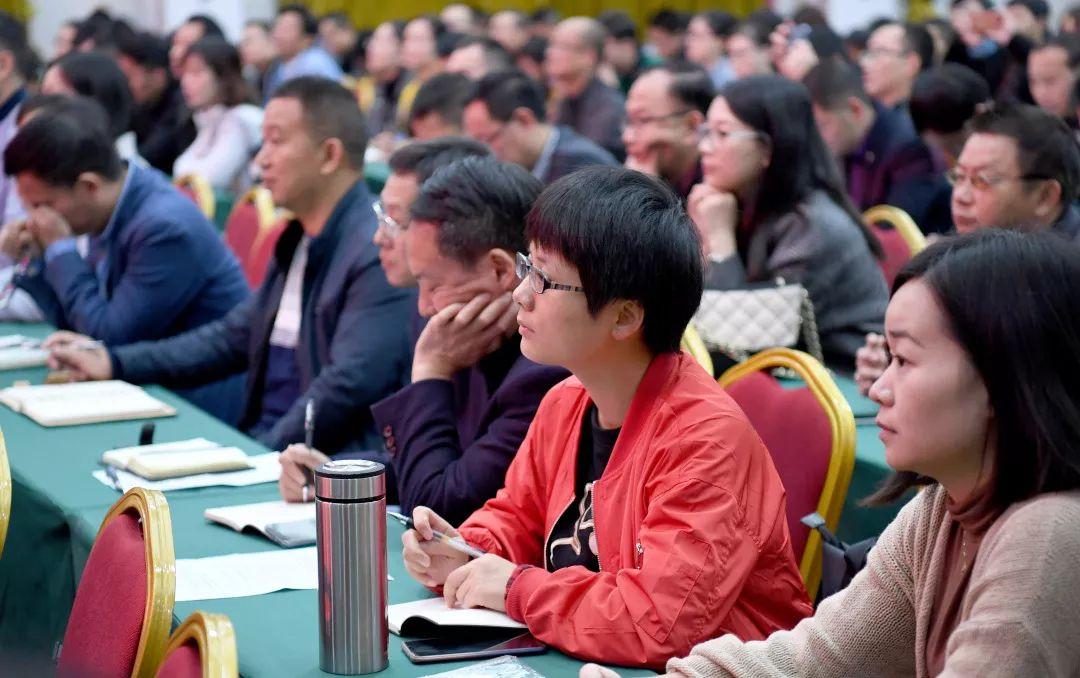 新聞報(bào)刊最新一期，深度解讀熱點(diǎn)事件，掌握最新資訊動(dòng)向，新聞熱點(diǎn)深度解讀，掌握最新資訊動(dòng)向