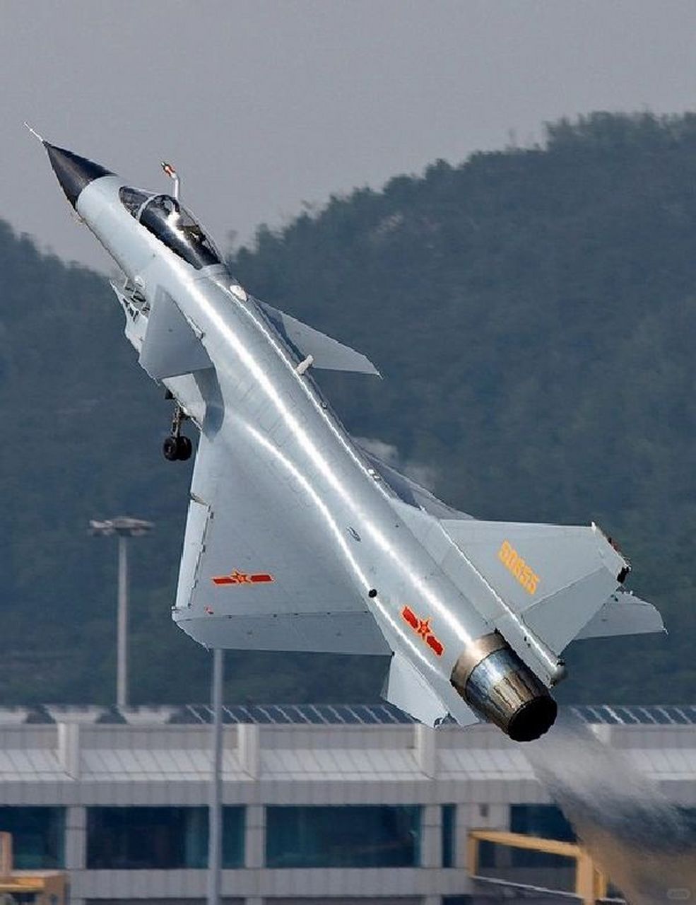 殲-10戰(zhàn)斗機(jī)是幾代機(jī)？全面解析中國空軍的主力戰(zhàn)機(jī)，中國空軍主力戰(zhàn)機(jī)殲-10戰(zhàn)斗機(jī)的全面解析，幾代機(jī)？