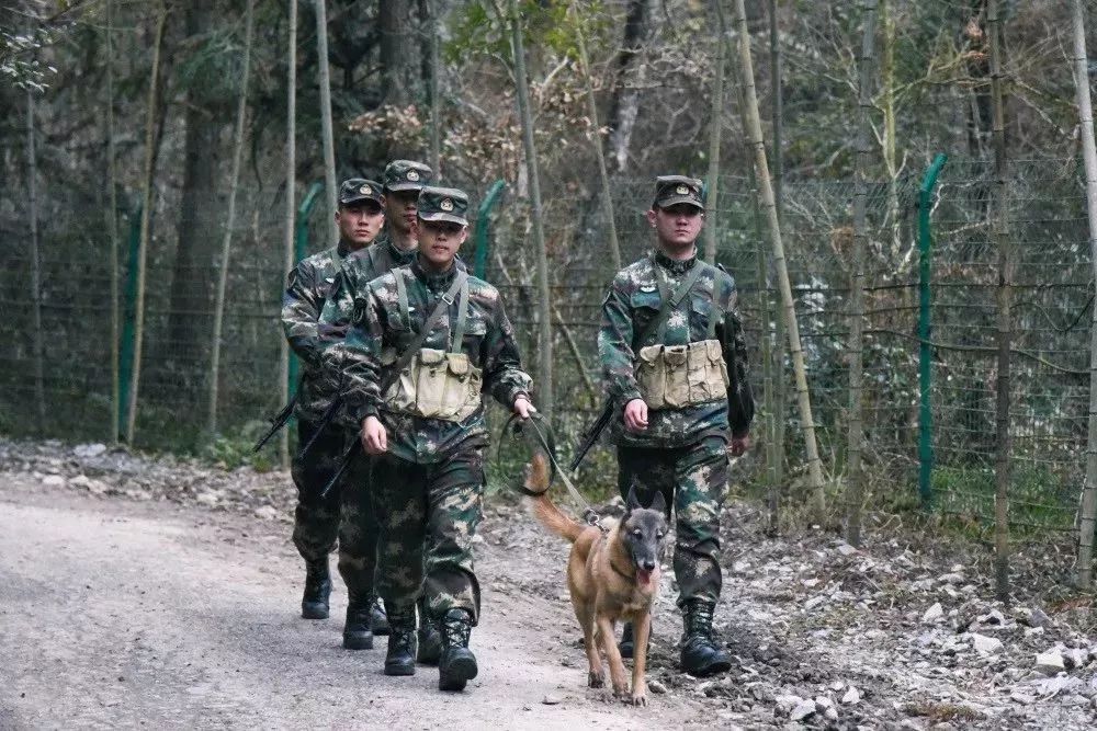 火箭軍是否都在大山之中？解析火箭軍的駐扎環(huán)境與任務(wù)特點(diǎn)，火箭軍的駐扎環(huán)境與任務(wù)特點(diǎn)解析，大山之中還是多元布局？