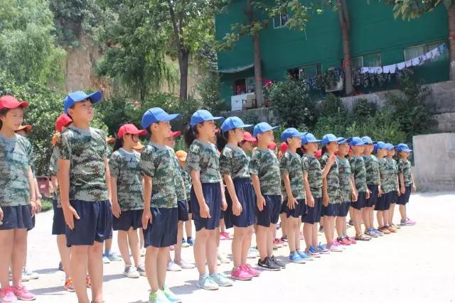軍事夏令營視頻，體驗軍事訓(xùn)練，展現(xiàn)青少年風(fēng)采，軍事夏令營體驗之旅，青少年風(fēng)采展現(xiàn)與軍事訓(xùn)練紀實