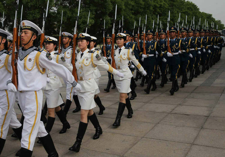 女兵儀仗隊(duì)照片大全，展現(xiàn)颯爽英姿的絕美瞬間，女兵儀仗隊(duì)風(fēng)采展示，颯爽英姿的絕美瞬間圖片大全