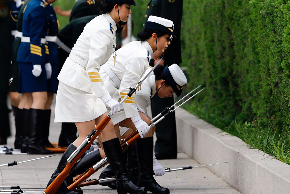 儀仗隊女兵視頻，展現(xiàn)力量與榮耀的非凡風(fēng)采，儀仗隊女兵展現(xiàn)力量與榮耀，非凡風(fēng)采視頻標(biāo)題