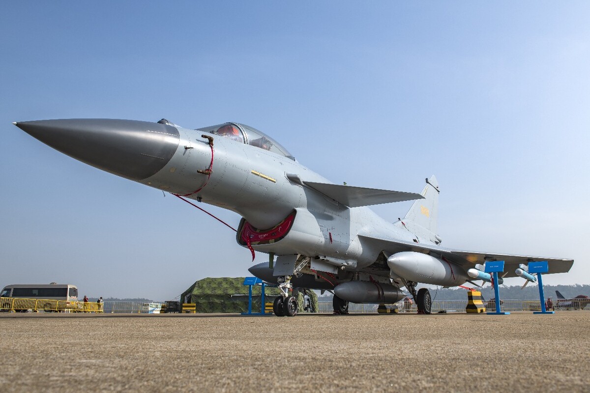 殲-10B戰(zhàn)斗機(jī)，空中力量的卓越代表，殲-10B戰(zhàn)斗機(jī)，空中力量的杰出代表