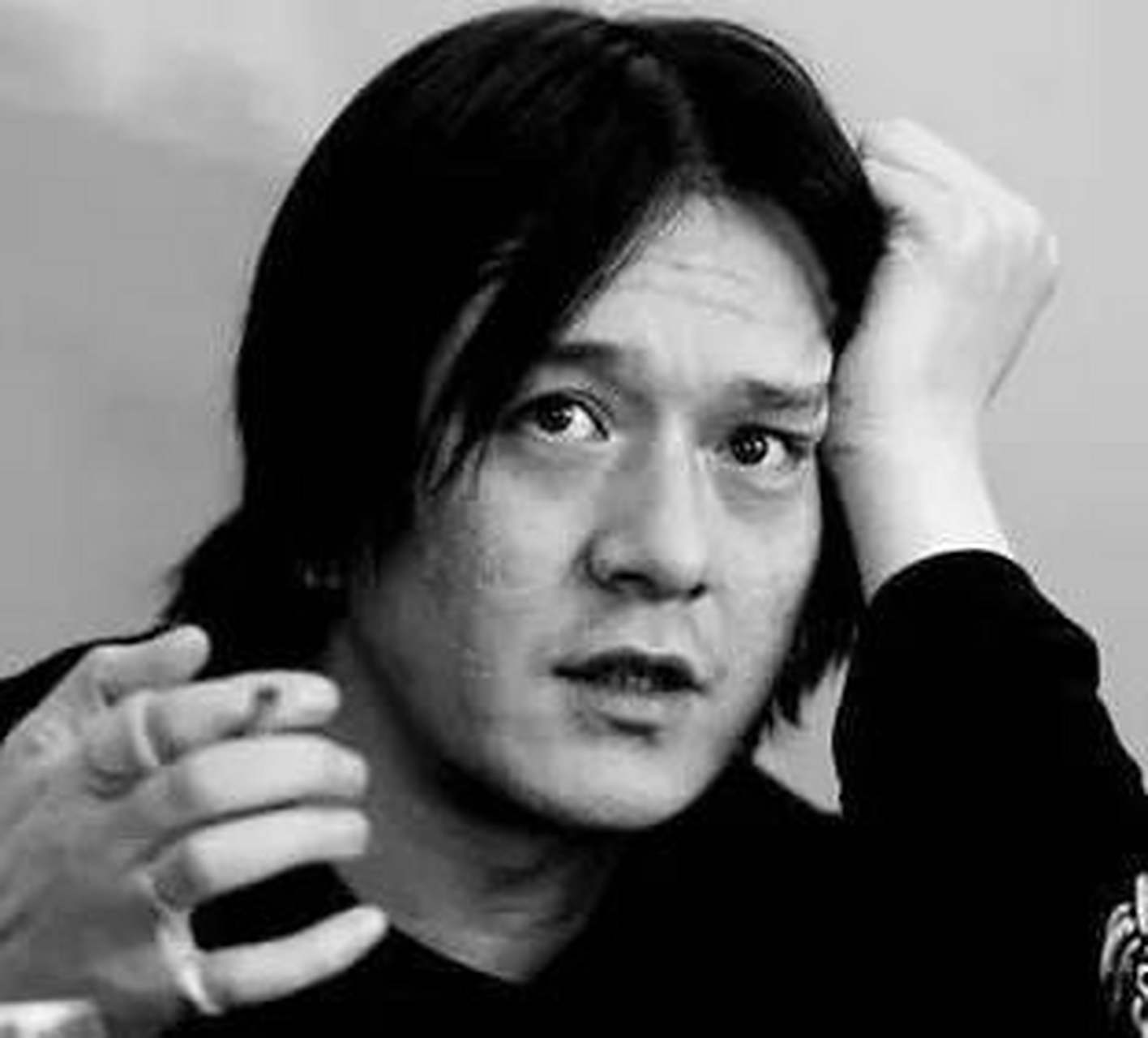 賈宏聲個人簡歷——一位才華橫溢的演藝巨星，賈宏聲的個人簡歷，演藝界的璀璨巨星閃耀光芒之路