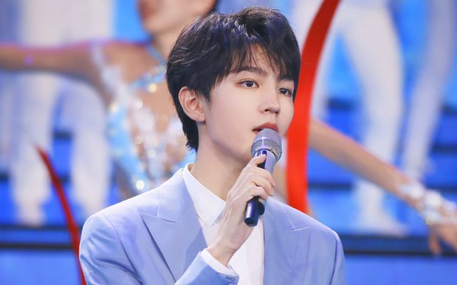 吳磊與迪麗熱巴，兩位明星的個(gè)人資料簡(jiǎn)介，吳磊與迪麗熱巴，明星個(gè)人資料簡(jiǎn)介