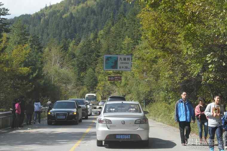 自己開(kāi)車去九寨溝危險(xiǎn)嗎？全面解析自駕九寨溝的風(fēng)險(xiǎn)與準(zhǔn)備，自駕九寨溝的風(fēng)險(xiǎn)與準(zhǔn)備，開(kāi)車前往九寨溝危險(xiǎn)嗎？