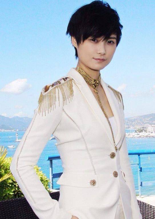 揭秘李宇春的家世背景，究竟有多強(qiáng)大？，李宇春家世背景大揭秘，究竟有多顯赫？