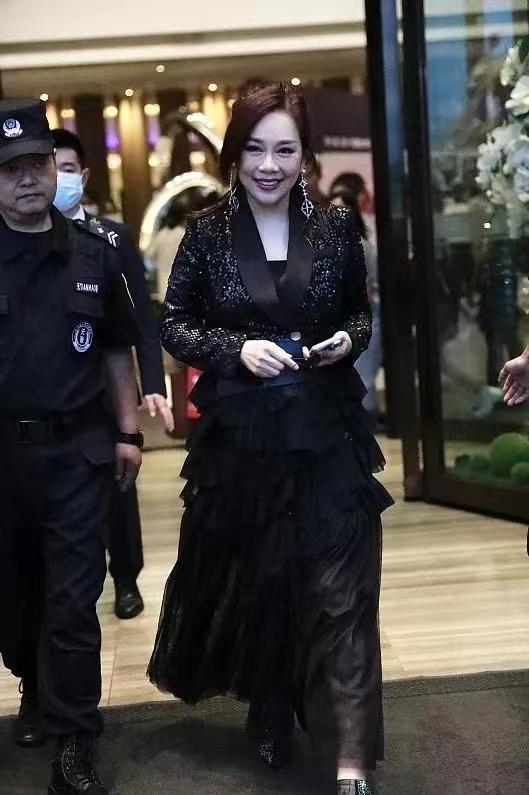 揭秘陳松伶的第一任老公身份，陳松伶第一任老公身份揭秘